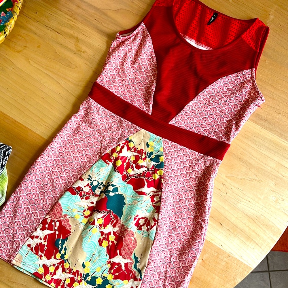Smash! USA Size M. Unique cute fitted dress.